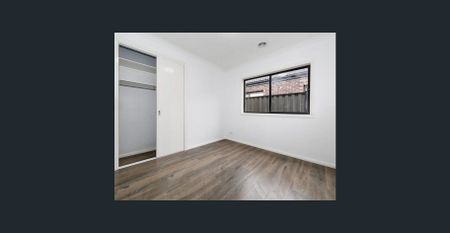 Elegance Meets Everyday Living - Photo 3