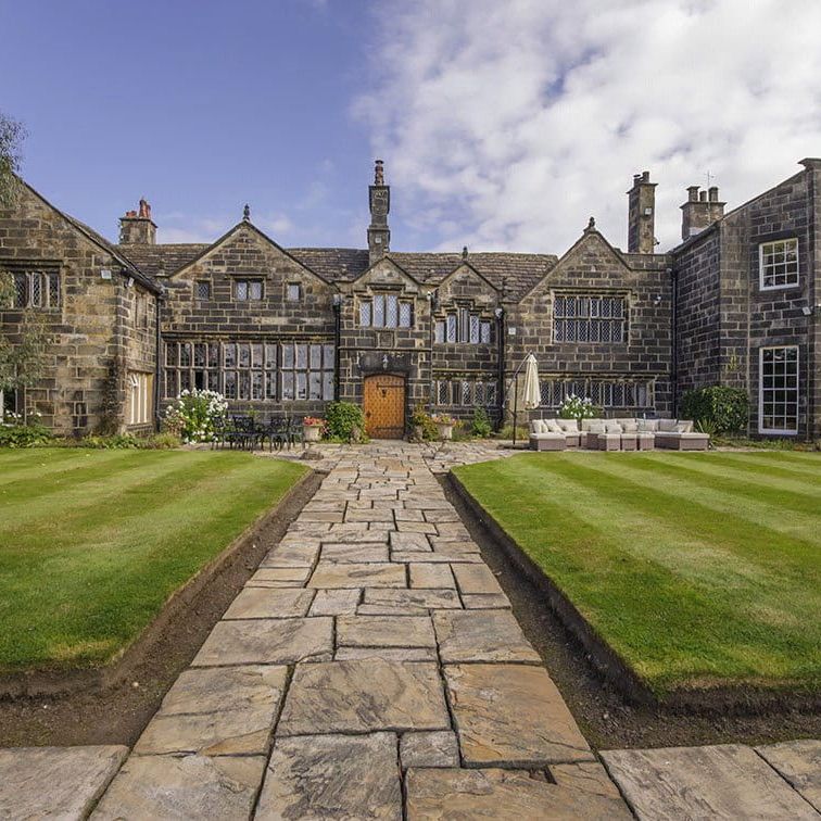 An outstanding and historic Grade II* listed medieval hall which offers the rare combination of immense detail and history, tranquility, exceptional gardens and a convenient location for access to Leeds and Manchester. - Photo 1