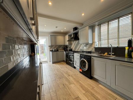 Burgess Avenue, Kingsbury, NW9 - Photo 4