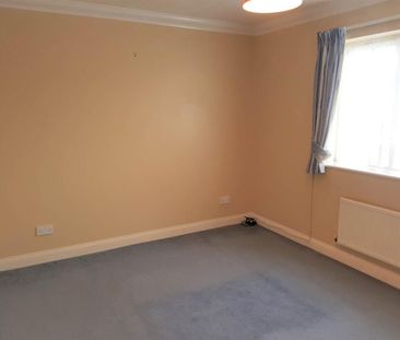 Holly Drive, Aylesbury - Photo 2