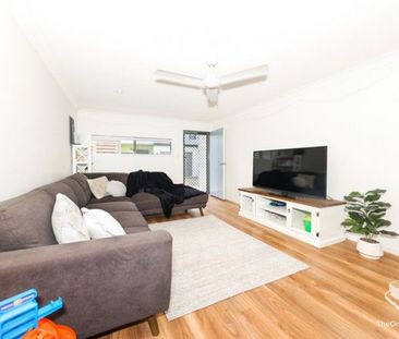 GREAT LOCATION + MODERN STYLE HOME - Photo 3