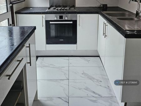 2 bedroom maisonette to rent - Photo 3