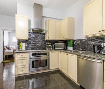 Gorgeous 2 Bedroom plus 1 Bathroom with Gourmet Kitchen and Private Te - Photo 4