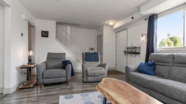 For Lease - 421 Griffith Street, London South, Ontario - Photo 1