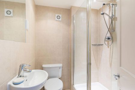 2 bedroom flat to rent - Photo 2