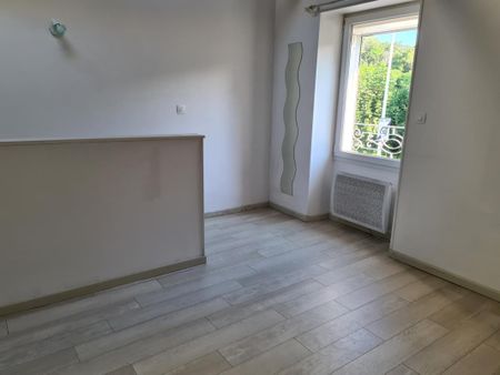 Location Appartement 2 pièces 32m² LE CREUSOT 71200 - Photo 2