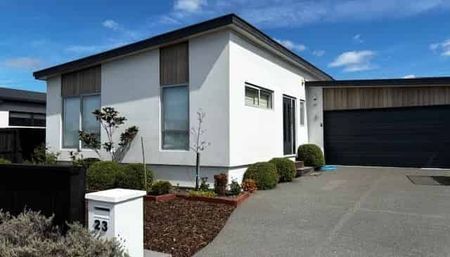 Charming 3BR Home in Burwood - Photo 4