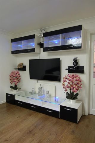 3 bedroom House To Let Total Size: 991 SQ FT - Photo 3