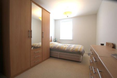 2 bedroom Flat To Let - Photo 5
