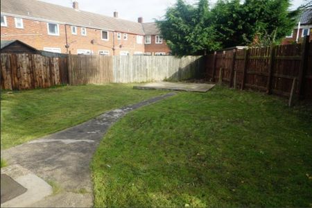 2 bedroom end of terrace house to rent - Photo 4