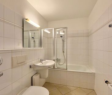 Großzügige 3-Zimmer-Dachgeschosswohnung mit Balkon in zentraler Lage - Photo 6