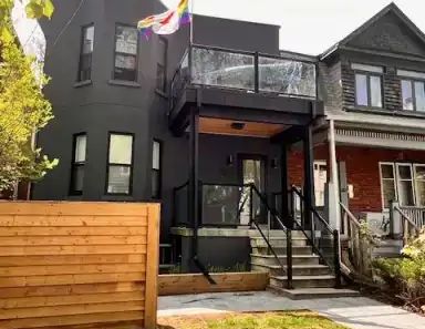 Renovated Boutique Studio | 15 Thorburn Avenue, Toronto - Photo 1