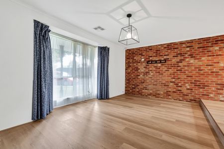 12 Sherriff Rise, Pakenham VIC 3810 - House For Rent | Domain - Photo 2