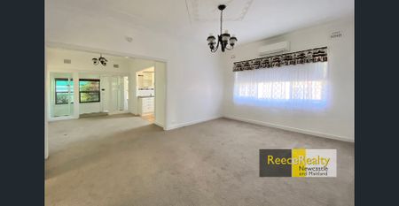 SPACIOUS FAMILY HOME - Photo 2