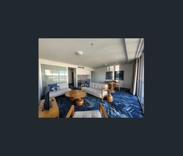This sophisticated apartment is located in the prestigious waterfro... - Photo 1