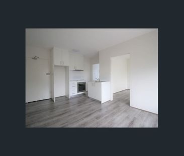 Stylishly Renovated One Bedroom Unit! - Photo 4