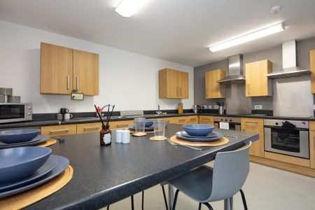 1 bedroom in a flat share to rent - Photo 2