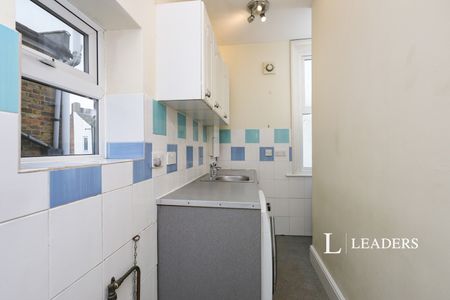 1 bedroom apartment to rent Dursley Road, Eastbourne, East Sussex, BN22 - Photo 3