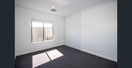 Stylish, Secure & Low-Maintenance Living in the Heart of Reynella! - Photo 2