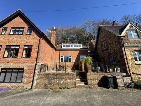 2 bedroom mews to rent - Photo 5