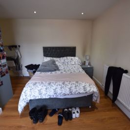 3 bedroom Flat in Flat 5, Leeds - Photo 1