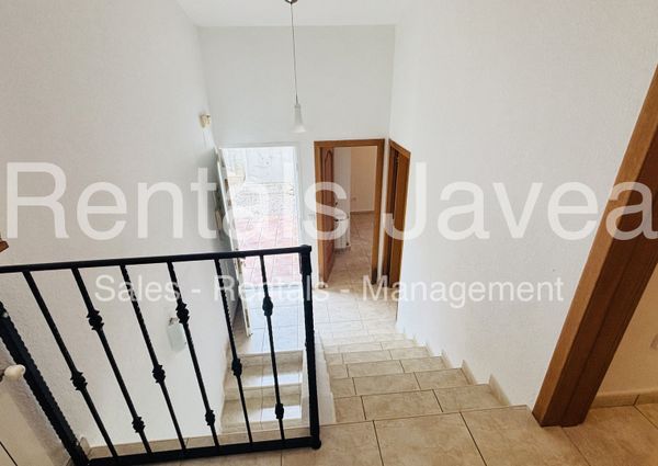 Villa with communal pool for long term rental in Gata de Gorgos