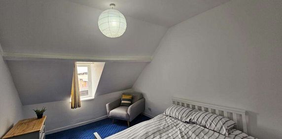 Torquay town centre room with all bills included - Photo 2