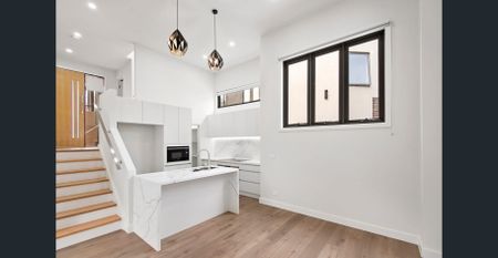 QUALITY TOWNHOUSE - Photo 2