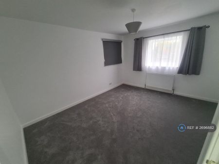 3 bedroom semi-detached house to rent - Photo 3