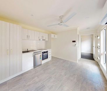 2 Bedroom Duplex - Quite Neighbourhood! - Photo 3