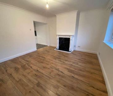 Ruskin Gardens, Harold Hill, Romford, RM3 - Photo 2