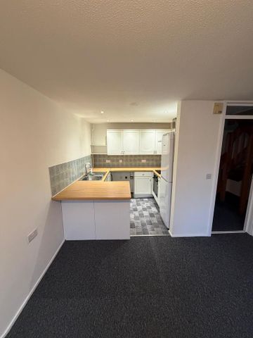 3 bedroom end of terrace house to rent - Photo 5