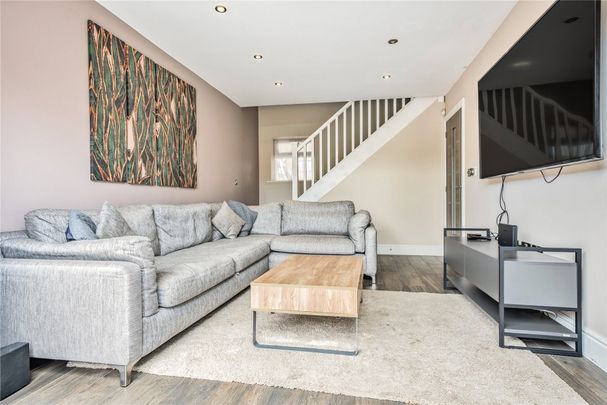 Goldsworth Road, Woking - 4 bedrooms Property for lettings - Seymours - Photo 1