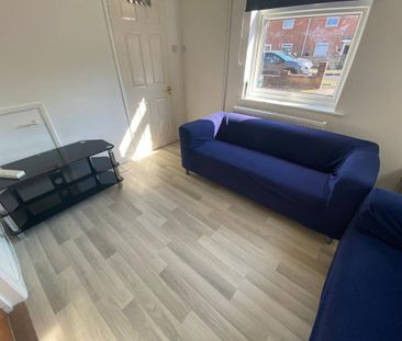 4 bedroom semi-detached house to rent - Photo 1