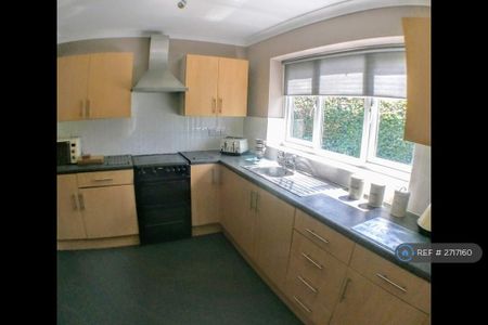 6 bedroom semi-detached house to rent - Photo 2