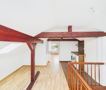 BRIGHT AND SPACIOUS WITH LOTS OF ROOM TO LIVE - Photo 3