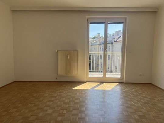 Top Lage 2-Zimmer-Dachgeschoßwohnung mit Terrasse in 1080 Wien! - Photo 1