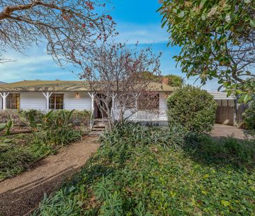 Coastal Charm – Walking distance to the Beach! - Photo 1