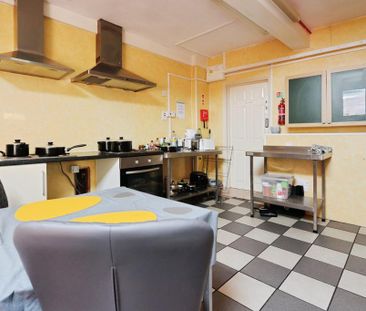 1 bedroom in a house share to rent - Photo 4