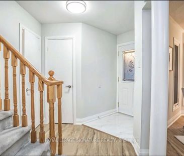 Detached Home For Lease | W8111200 - Photo 1