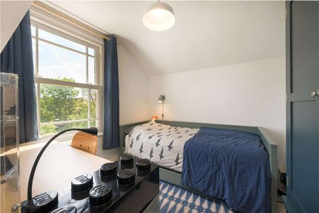 A gorgeous and bright three bedroom maisonette. - Photo 3