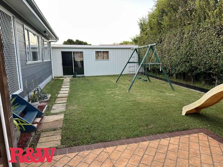 SPACIOUS HOME IDEAL FOR FAMILIES WITH CHILDREN ! - Photo 4