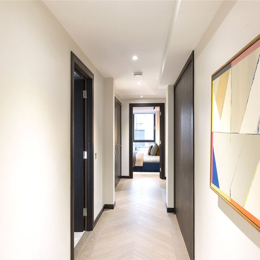 Golden Square, Soho - Photo 1