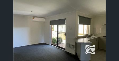 FAMILY LIVING IN LANGWARRIN PARK ESTATE - Photo 3