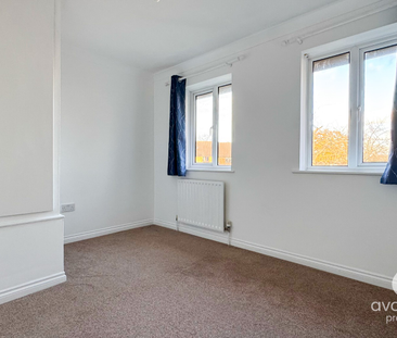 2 bed terraced house to rent in Horseshoe Crescent, Burghfield Common - Photo 3