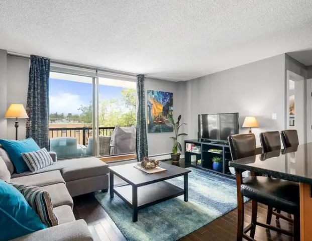 Everything Included! 1Bdrm Fully Furnished Top Floor Suite in Lower Mount Royal! | 1727 10a St SW, Calgary - Photo 1