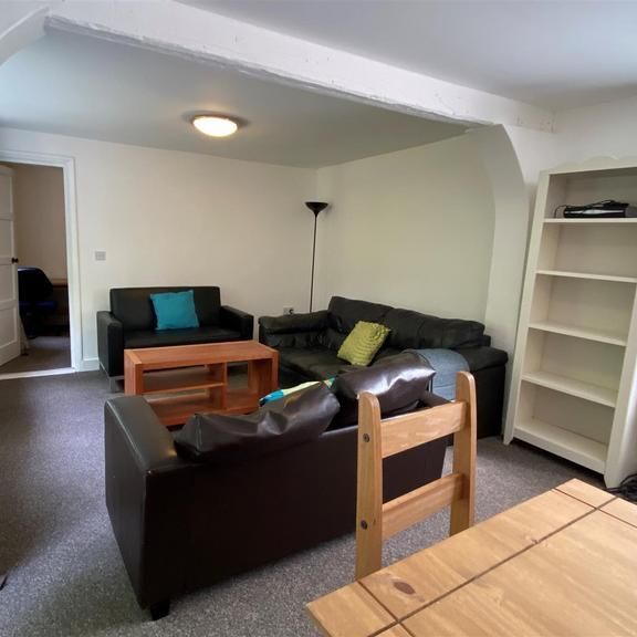 5 bedroom house to rent - Photo 1