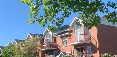 Grand 4 1/2 style condo à louer à Ste-Thérèse - Photo 2