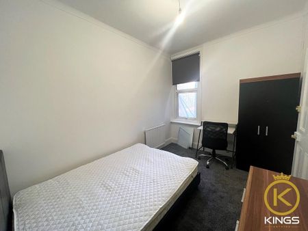 4 bedroom terraced house to rent - Photo 3