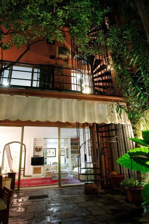 Exclusive Property of 200 m2 in an ideal location! In a private passage! - Photo 2